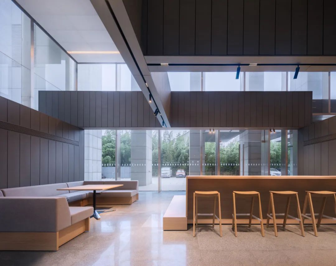 公共辦公區  上海黃浦中心門廳改造／米凹工作室