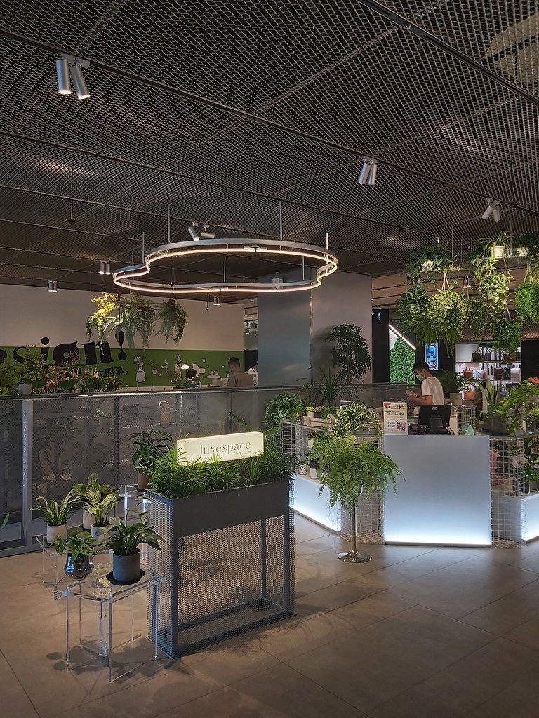 LUXESPACE 植栽概念店- 勤美誠品綠園道，王喆、十分建築、本事空間製作所再造商場室內設計，2021年7月1日起試營運