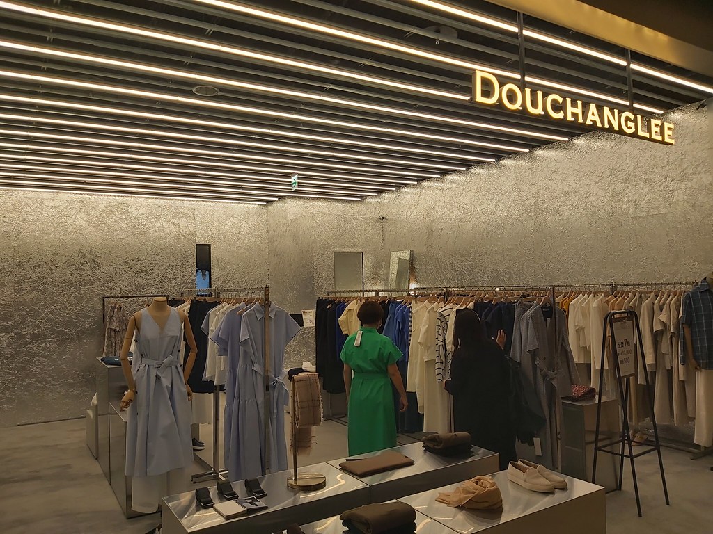 台中勤美誠品綠園道 台灣設計師品牌DOUCHANGLEE則以全新店型登場