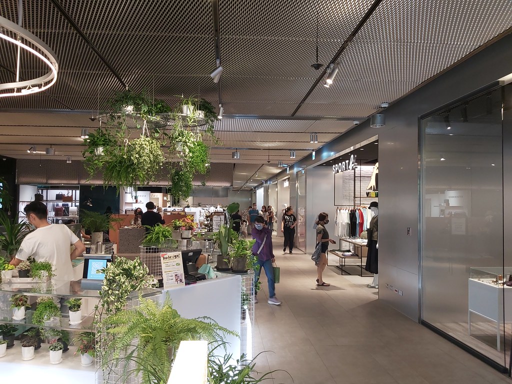 台中勤美誠品綠園道開幕後首度改裝1樓店面，王喆、十分建築、本事空間製作所再造商場室內設計，2021年7月1日起試營運