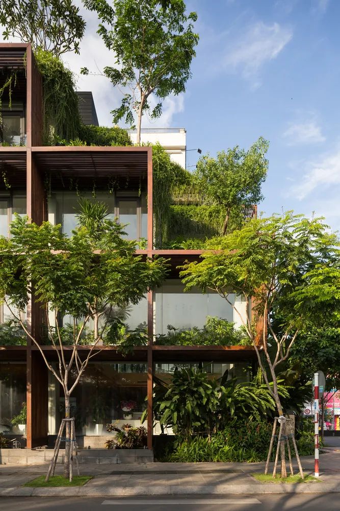 ，胡志明市垂直綠化辦公室Tony Fruit ／TAA DESIGN
