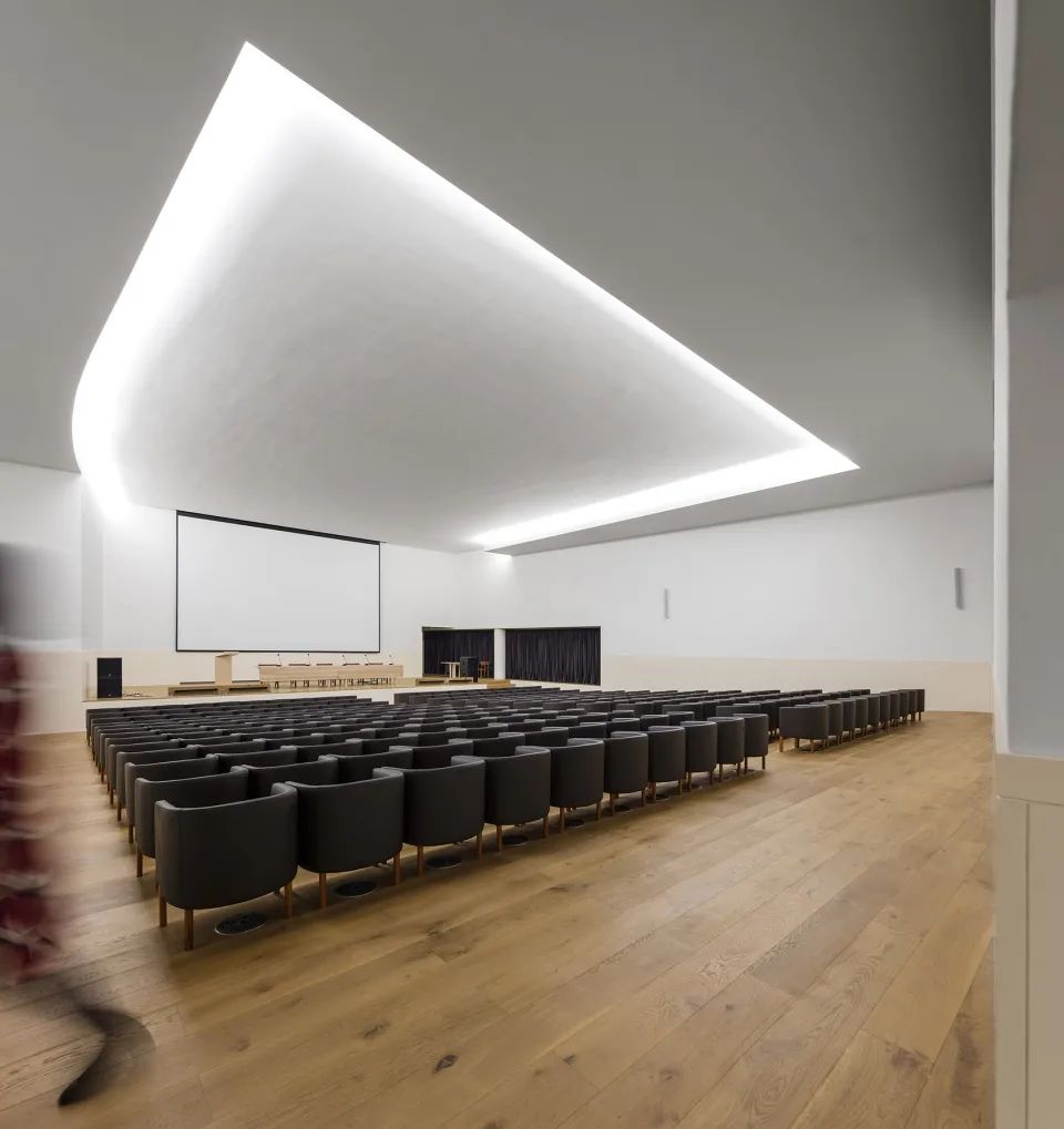 禮堂 中國國際設計博物館China Museum Of Design Bauhaus Collection／Álvaro Siza + Carlos Castanheira