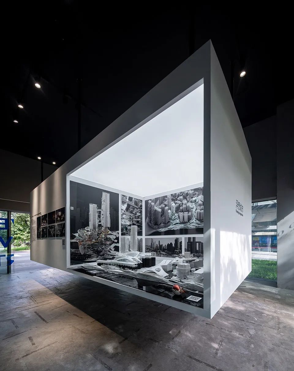 A廳內的展覽「包廂」 ©山間影像（吳清山工作室） 浮想城市，同濟大學建築系2021畢業設計展 展場空間設計