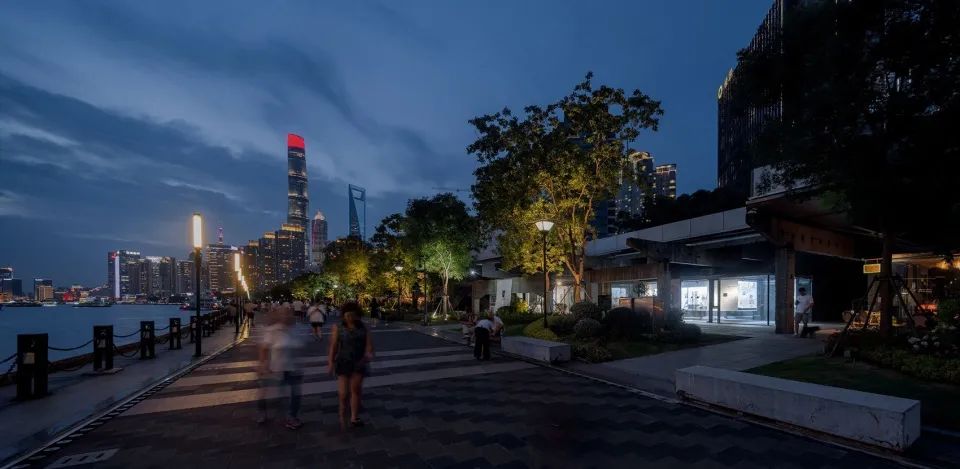 B廳濱江夜間景觀©山間影像（吳清山工作室），同濟大學建築系2021畢業設計展 展場空間設計