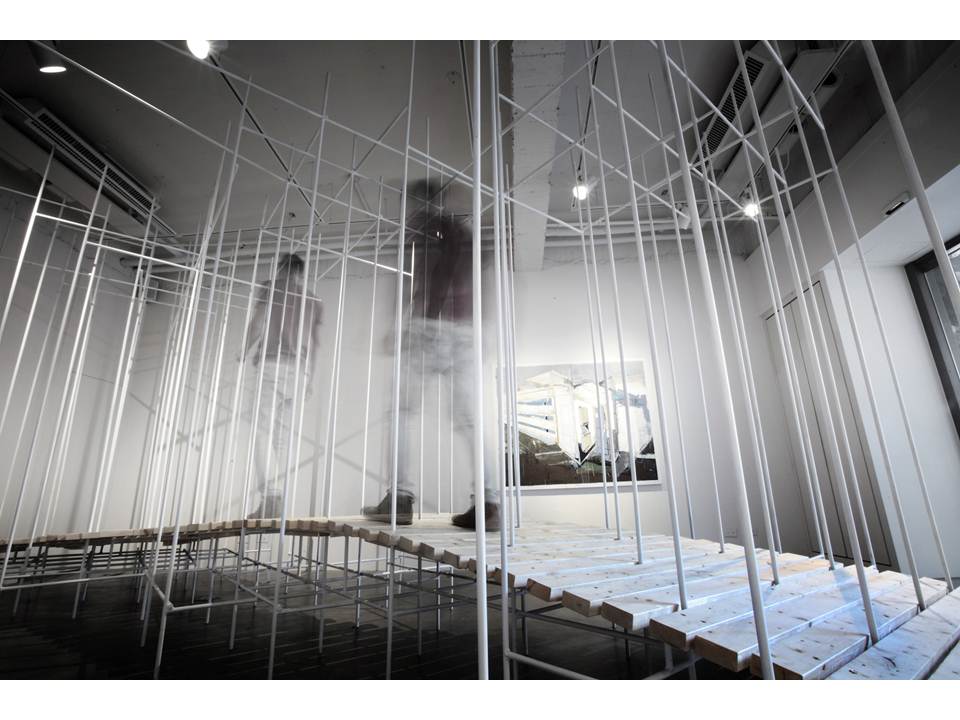 圖片說明：突起的橋面，遠觀似島，讓身體置於懸浮的狀態;圖/陳宣誠提供