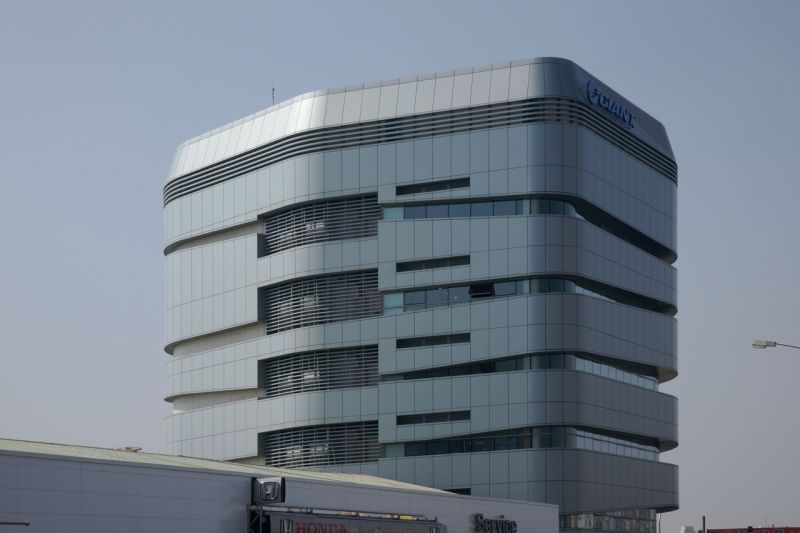 建築外觀，捷安特研發中心及旗艦店／黃明威建築師事務所