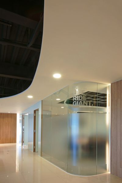 室內空間，捷安特研發中心及旗艦店／黃明威建築師事務所