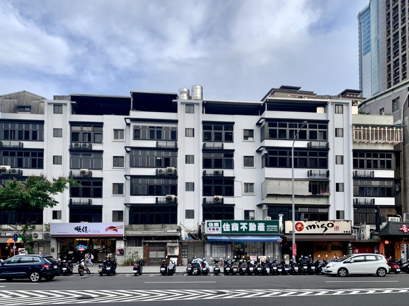 立面改造後／新北市「主幹道沿線環境優化」都更，漢生東路周邊建築物環境改善