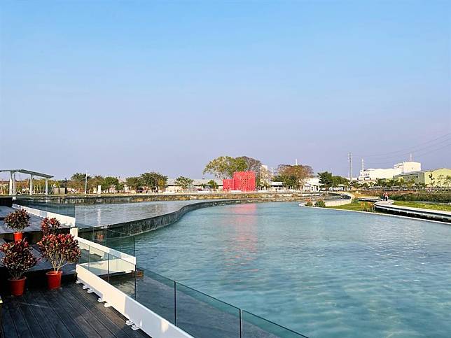階梯水池，創造視覺與體感的清涼感「屏東縣民公園」新貌重生4大亮點