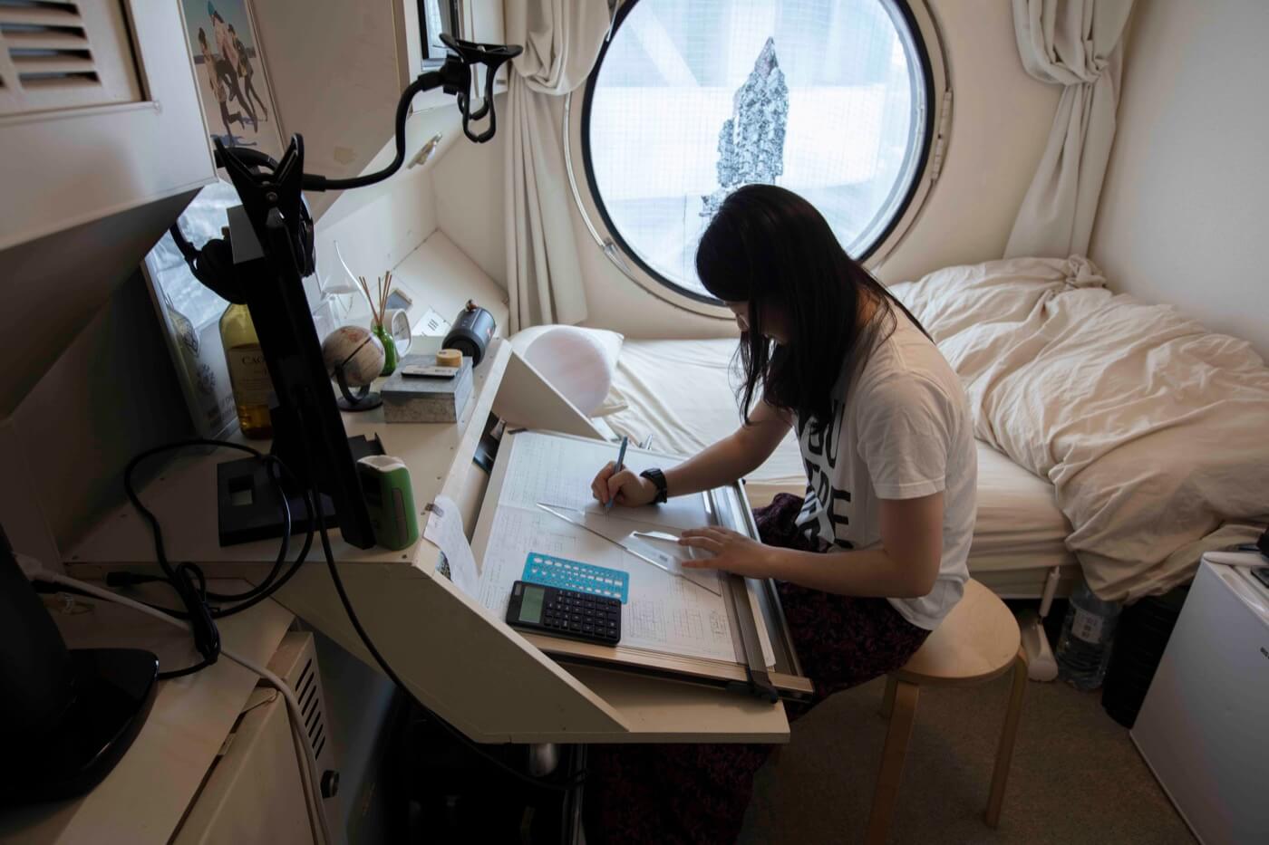 Nakagin Capsule Tower 中銀膠囊塔房間內部,看起來就是念建築的人才會喜歡的空間(Photo Credit:中銀カプセルタワービル保存・再生プロジェクト)