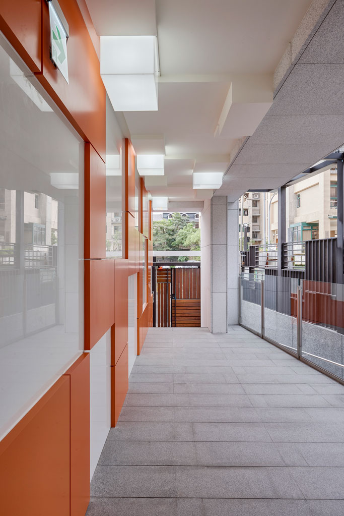 半開放式入口門廳 政大馥中／林祺錦建築師事務所