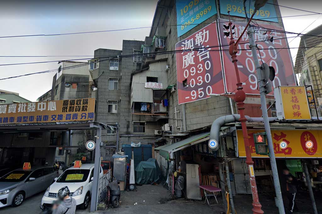 板橋再現「霍爾的移動城堡」違建 新北市府強制拆除，圖片來自 Google Streetview