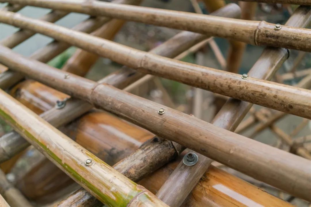 竹子間的各式接頭 ©Matias Bercovich 緬甸仰光竹構造兒童遊樂場Bamboo Playground／Blue Temple