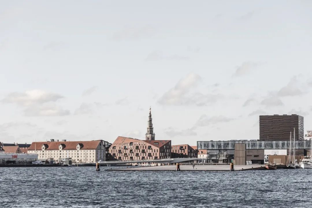 屹立在水邊的工業倉庫 哥本哈根海港Krøyers Plads住宅開發計畫/Cobe + Vilhelm Lauritzen Architects