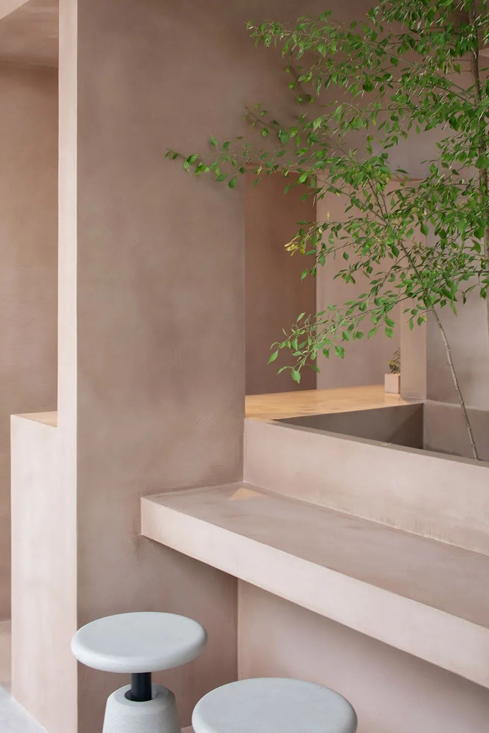 植栽天井與座位 阿那亞1402咖啡店室內設計 Cafe Coffe Shop interior design╱青山周平、藤井洋子、李嘉習 / B.L.U.E.建築設計事務所