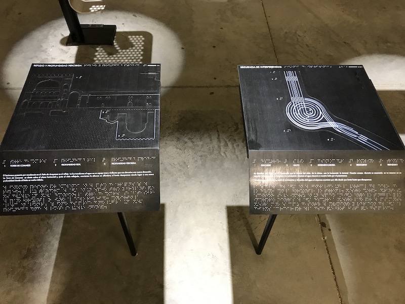 西班牙館34種方案中，唯一涉及多元感知議題的作品〈Seeing Water without Eyes〉，更是極少數挑戰疫情之下的觸摸展示。（趙欣怡 攝影）