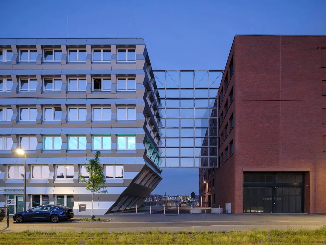 德國ZigZag辦公大樓／MVRDV+morePlatz