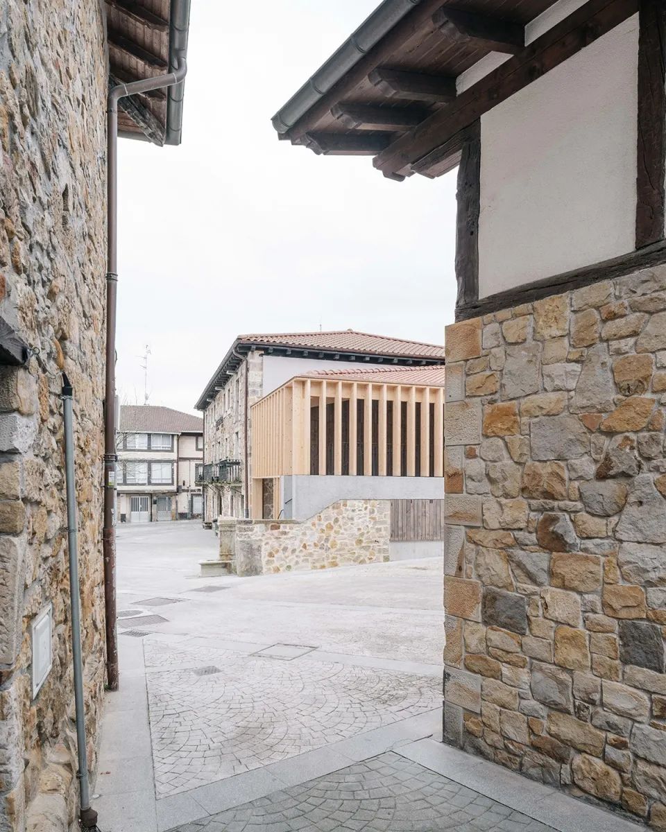 西班牙Larrabetzu市政廳，木造公共空間Aterpe／behark