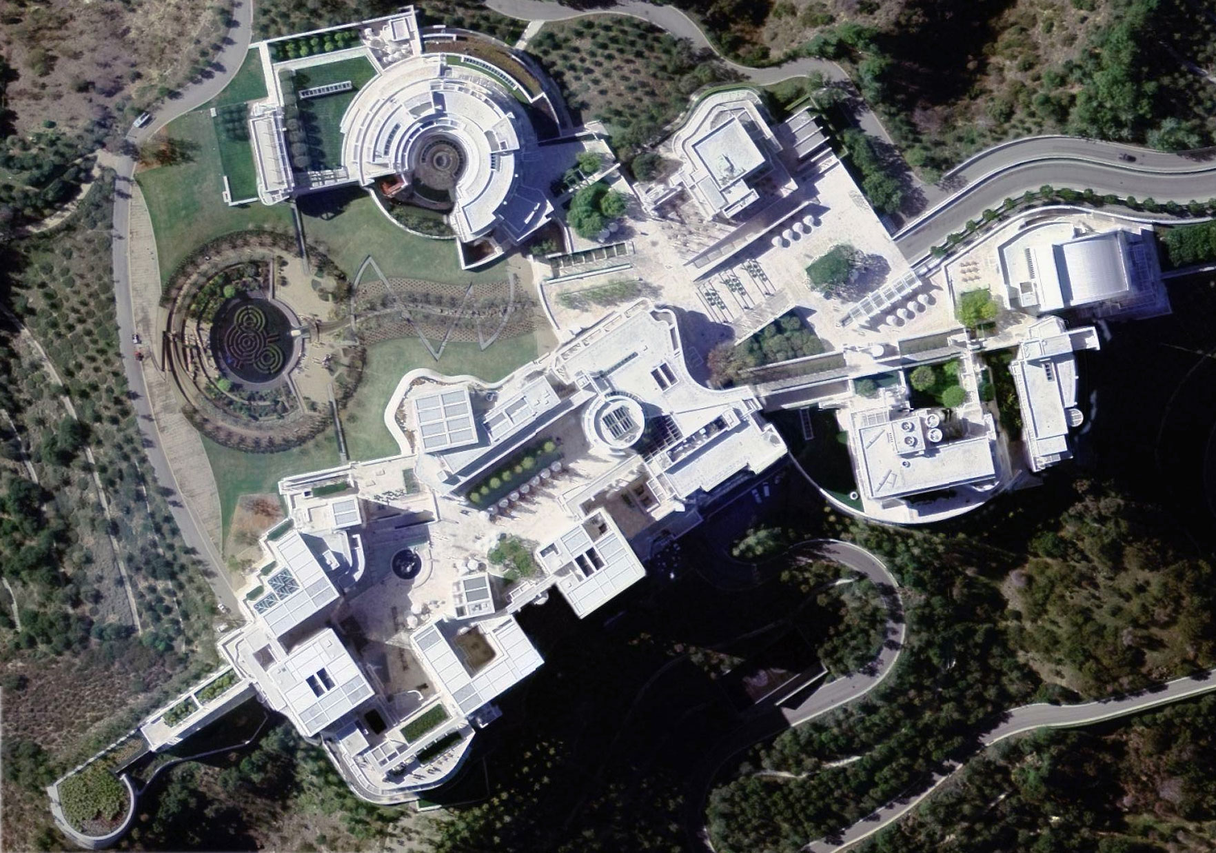 美國「蓋蒂博物館 The Getty Museum」所屬的蓋蒂中心 The Getty Center, 由美國建築師理查‧梅爾 (Richard Meier)設計,是加州甚至是全世界收藏最豐富的博物館之一