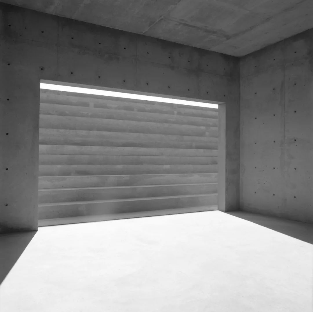 沙漠裡上下顛倒的金字塔，McNeal 020 展亭／Atelier David Telerman