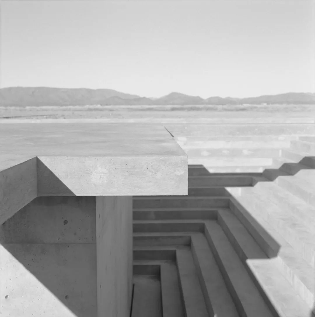 沙漠裡上下顛倒的金字塔,McNeal 020 展亭/Atelier David Telerman