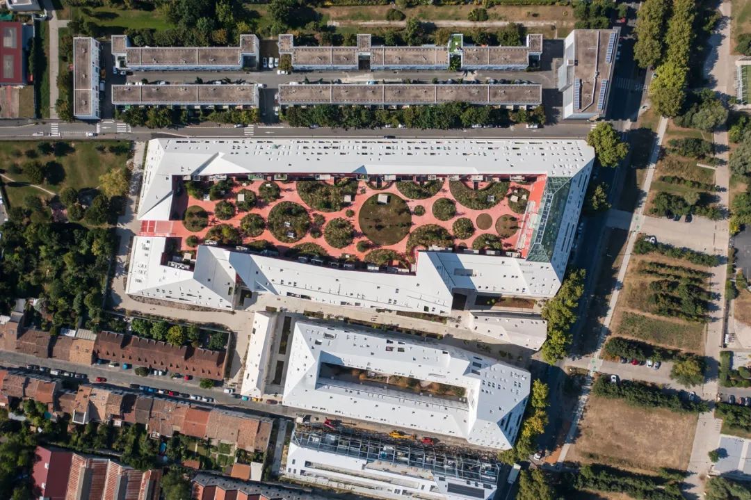 鳥瞰法國院落式集合住宅Ilot Queyries/MVRDV