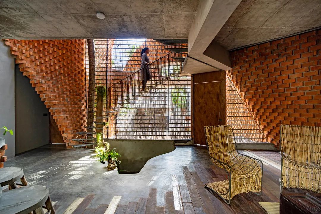 中庭 印度磚造旋轉屋 India Brick Building Pirouette House／Wallmakers