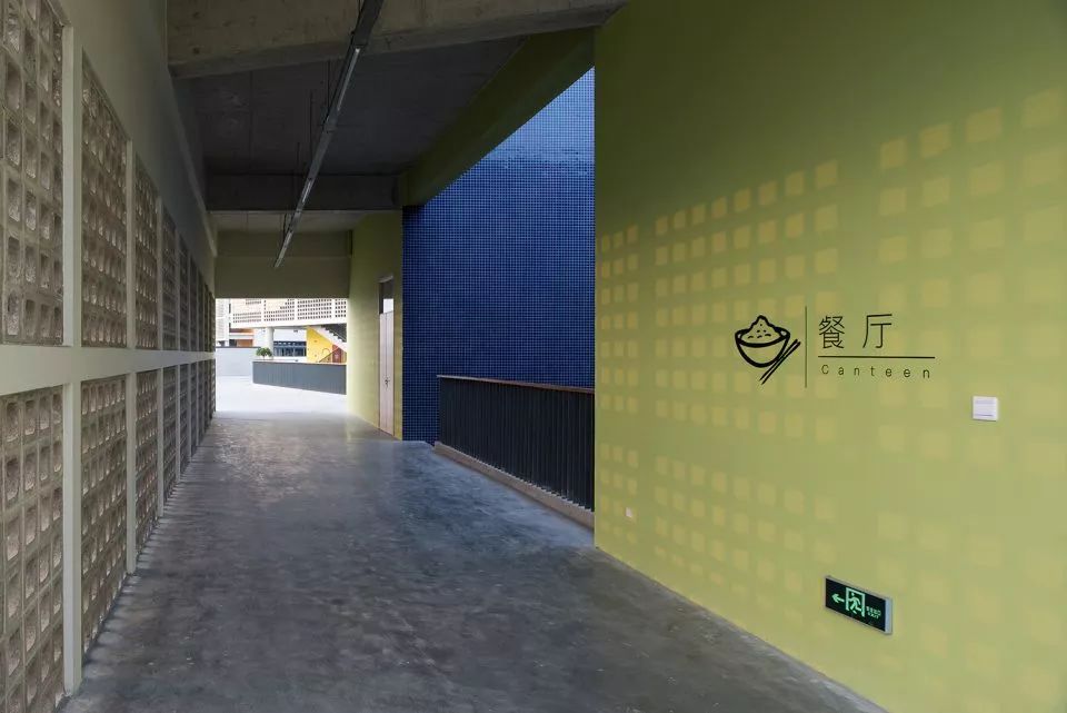 餐廳 上海嘉定同濟大學附屬實驗小學／劉宇揚建築事務所