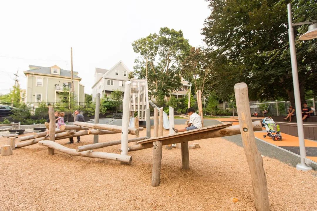 兒童遊樂場Hoyt-Sullivan Park Playground／Earthscape+Klopfer Martin Design Group