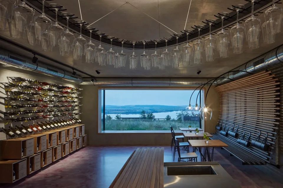 外推窗 Czech 捷克葡萄酒莊園內的品酒空間 葡萄酒窖Wine Bar Reisten／ORA