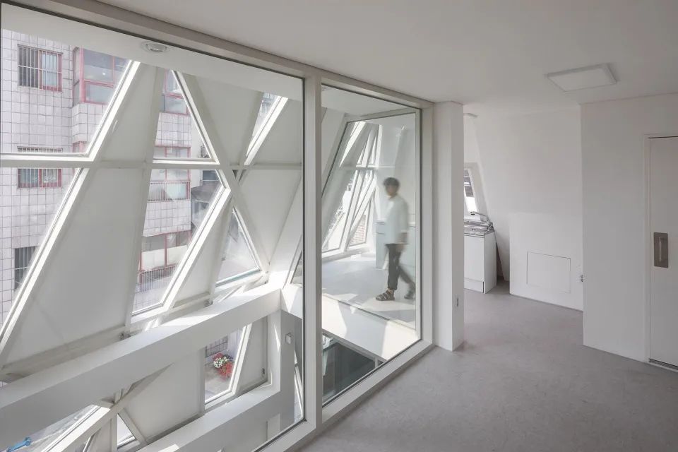 首爾面牧洞市場客服中心／UnSangDong Architects 韻生同建築師事務所