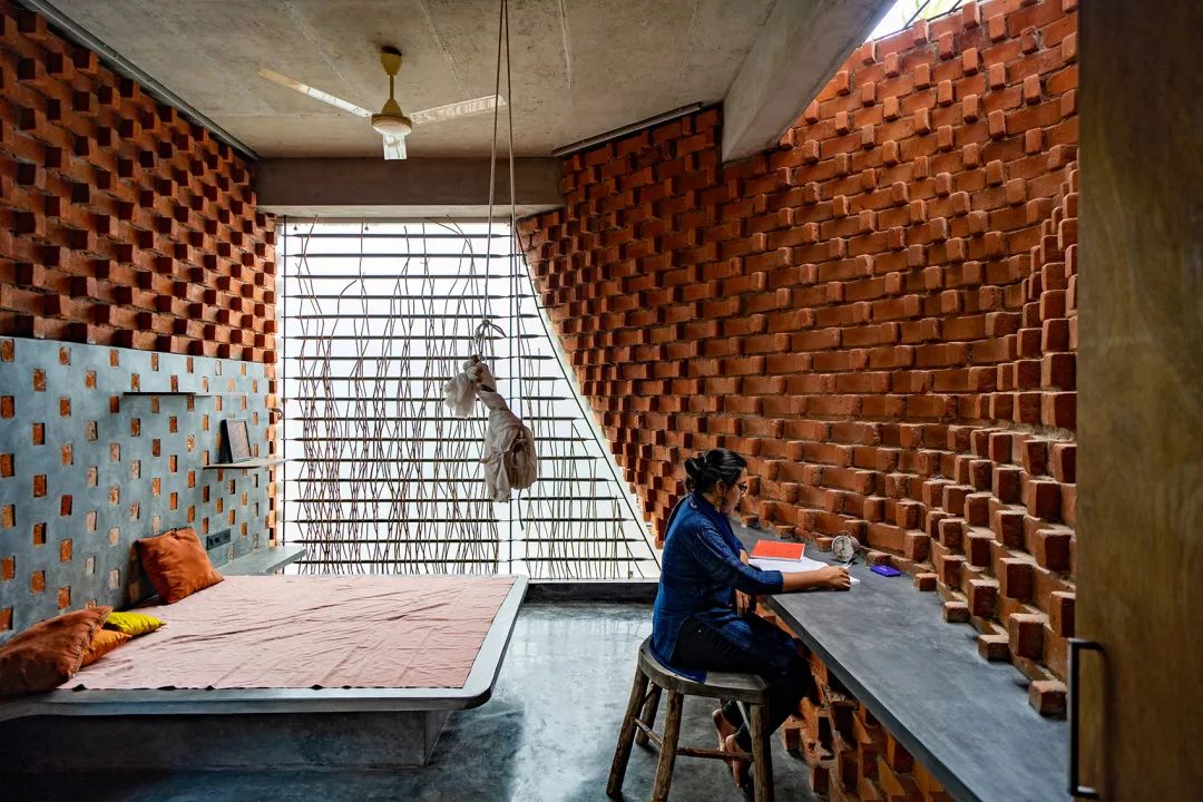 一樓臥室 bedroom 印度磚造旋轉屋 India Brick Building Pirouette House／Wallmakers