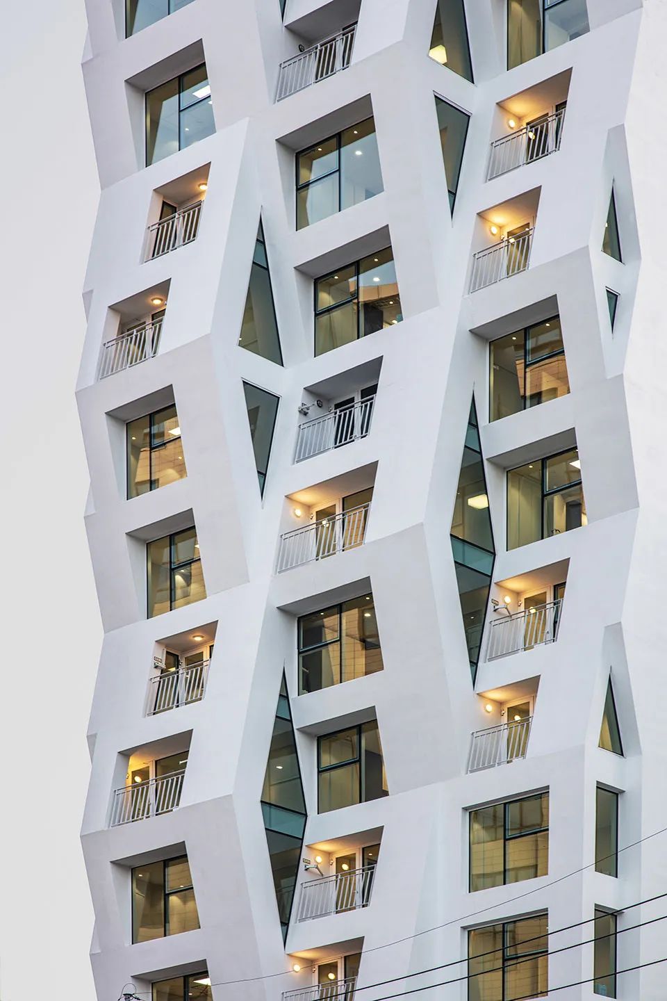 獨特外牆三角形結構創造露台空間 首爾永登浦洞Tri_Poly綜合大樓／Maaps Architects Cooperation