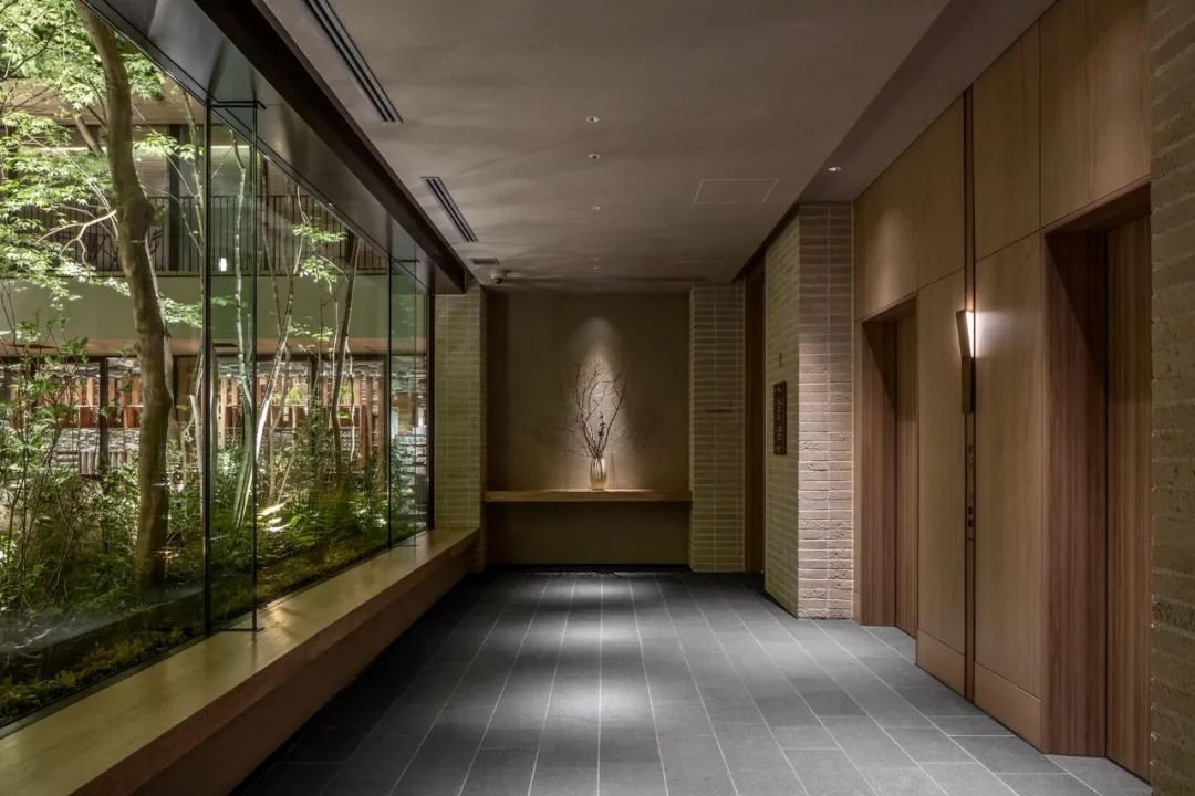 一樓電梯廳 鎌倉大都會酒店 ホテルメトロポリタン鎌倉 株式會社日建設計