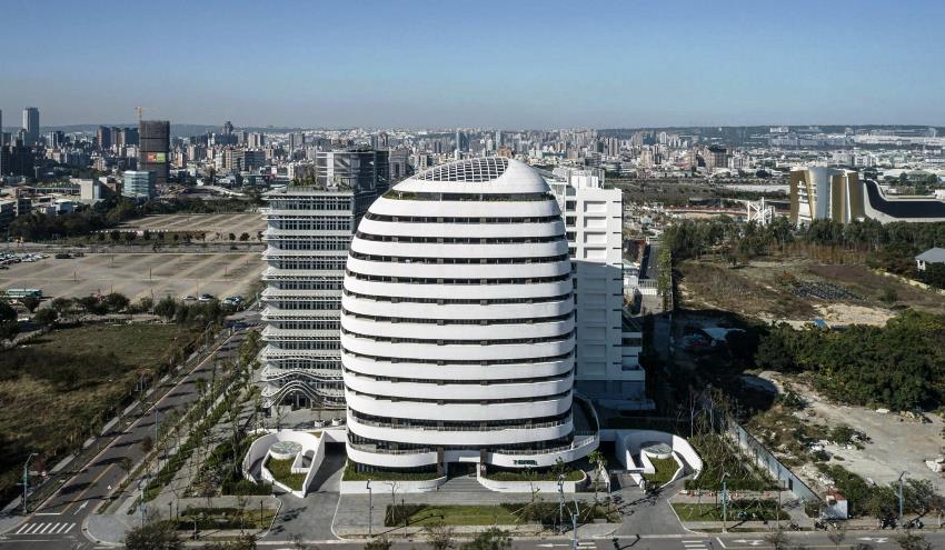 中醫大水湳校區學生宿舍大樓全景。圖／中國醫藥大學提供 黃宏輝建築師事務所創新設計