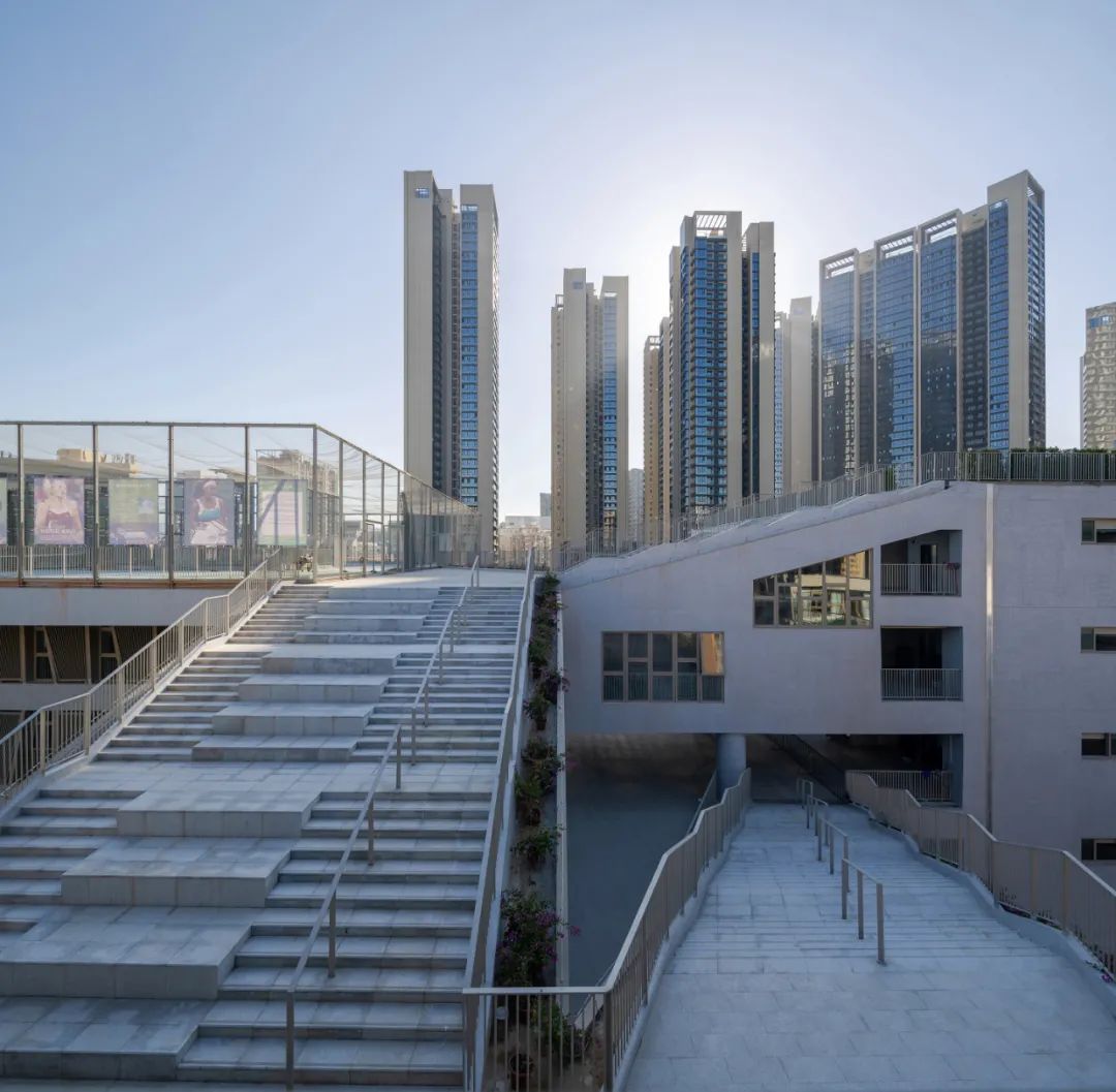 通往屋頂的漫遊路徑 Shenzhen School Design Campus 深圳市寶安區上星學校／第伍建築