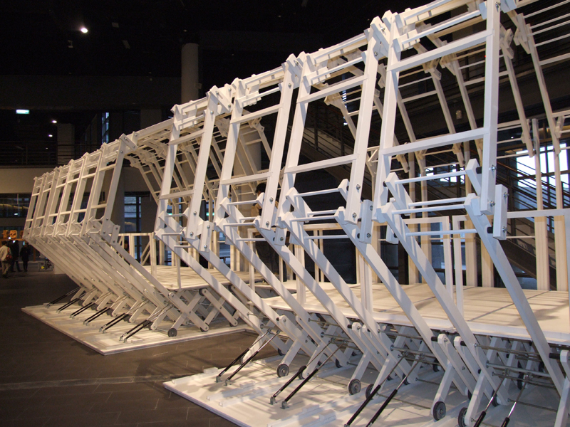 2006年國美館Co6 台灣前衛文件展，主題空間裝置「動•物」Motile Space／漆志剛