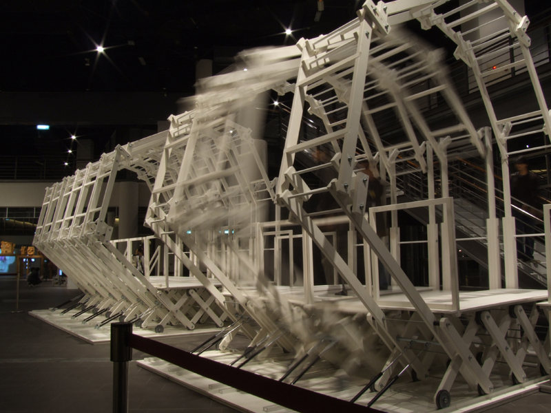 2006年國美館Co6 台灣前衛文件展，主題空間裝置「動•物」Motile Space／漆志剛
