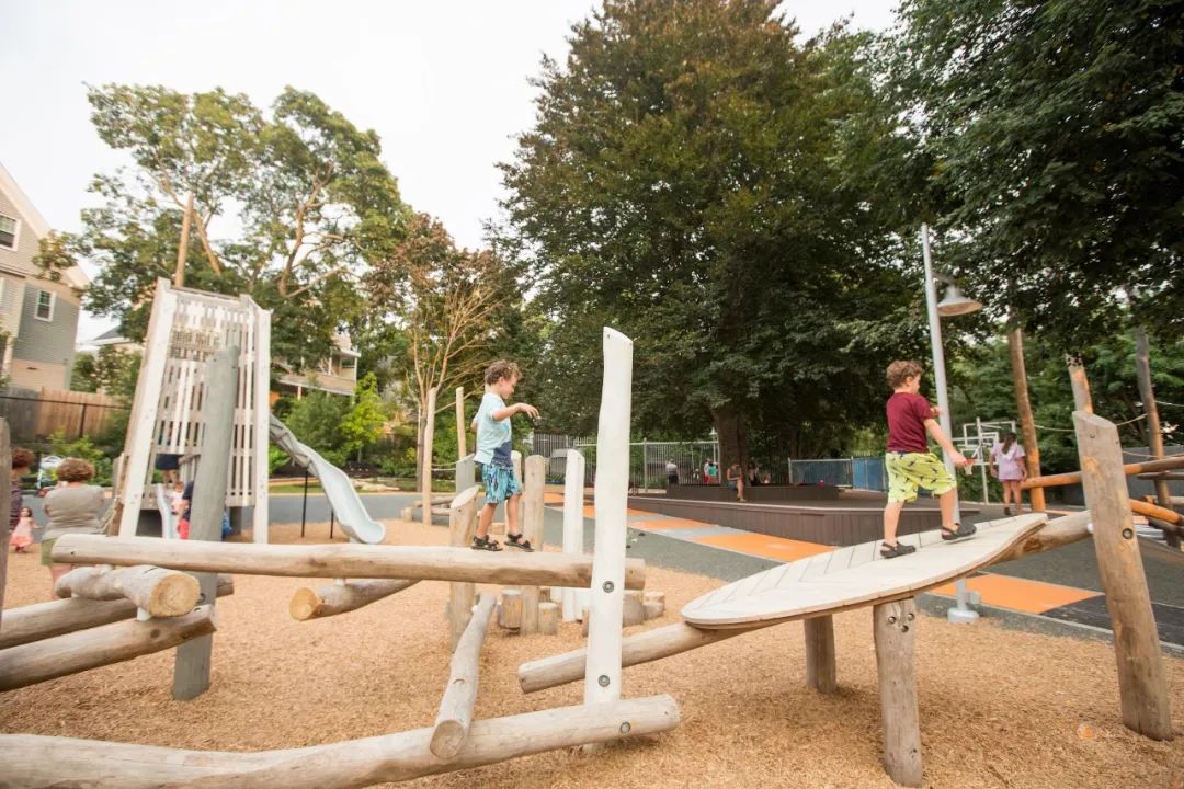 兒童遊樂場Hoyt-Sullivan Park Playground／Earthscape+Klopfer Martin Design Group