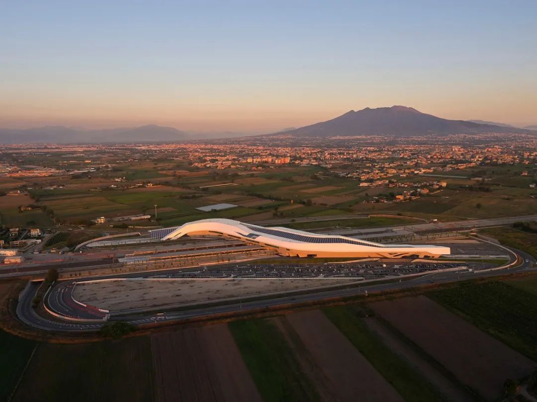那不勒斯阿夫拉戈拉火車站／ 扎哈·哈迪德建築師事務所 Zaha Hadid Architects