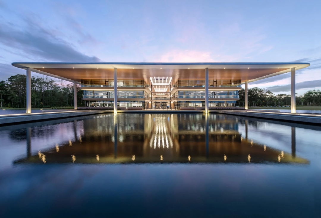 Foster + Partners在佛羅里達州為美巡賽建造了光線充足的新總部