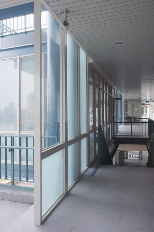 室內梯與廊道，台大博雅館／境向聯合建築師事務所