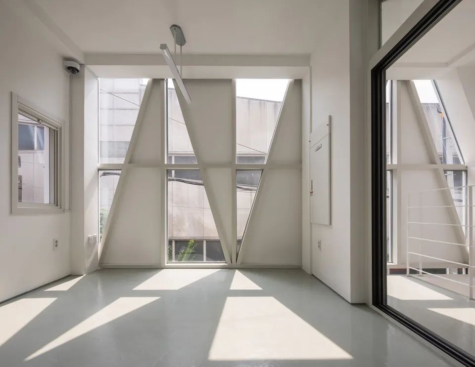 首爾面牧洞市場客服中心／UnSangDong Architects 韻生同建築師事務所