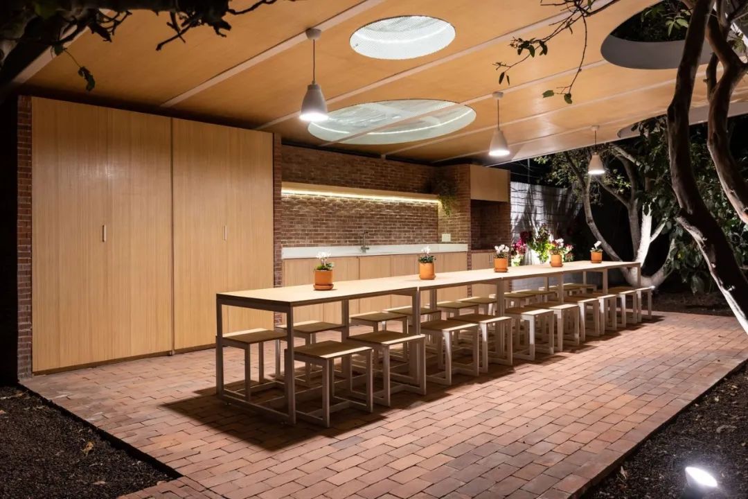 厄瓜多企業辦公室，花園裡的員工休息室／URLO Studio + Juan Ruiz + Amelia Tapia
