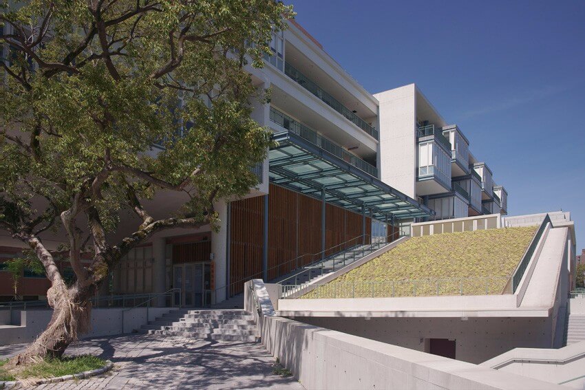 東側戶外，台大博雅館／境向聯合建築師事務所