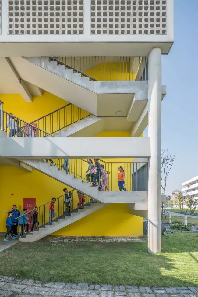 室外樓梯 上海嘉定同濟大學附屬實驗小學/劉宇揚建築事務所