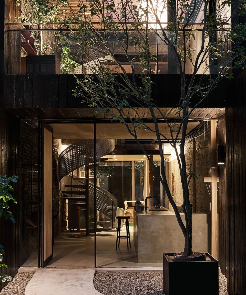 夜間外觀 台中兆兆茶苑/SOAR Design 合風蒼飛設計+ 張育睿建築師事務所
