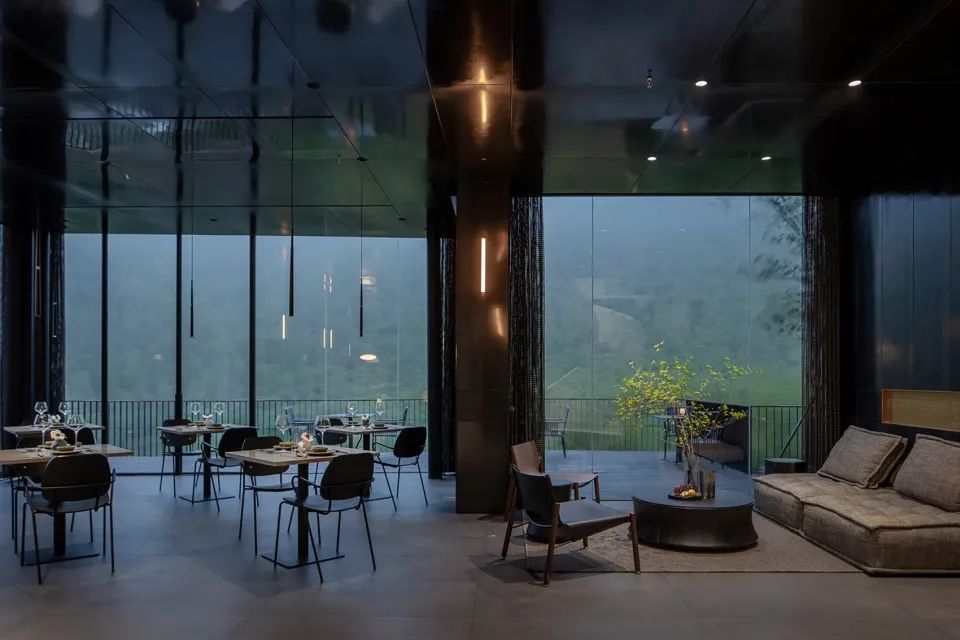 地面層空間 © 唐徐國 莫干山淺境·林棲谷隱度假酒店 Cube Hotel/素建築設計事務所 SUA