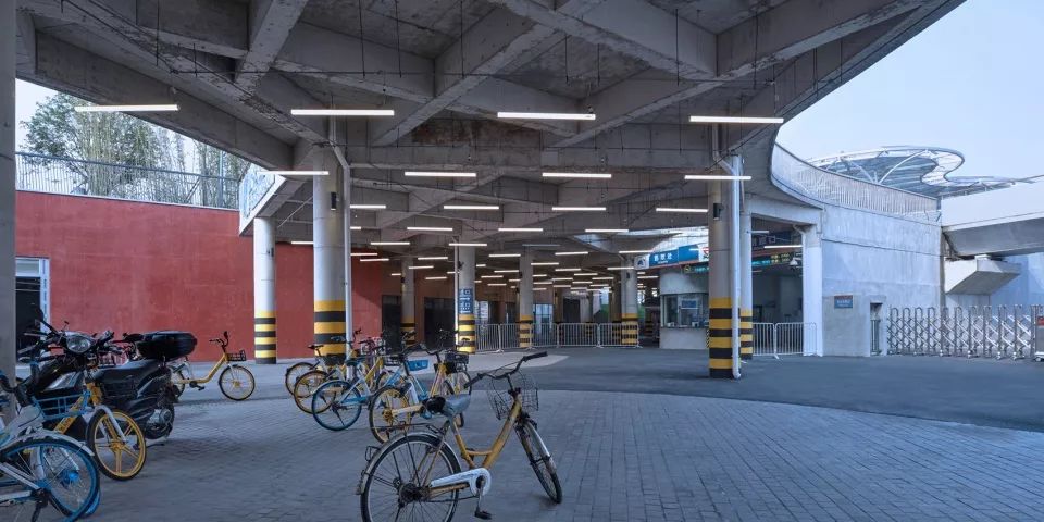 一層交通與停車空間 ©田方方