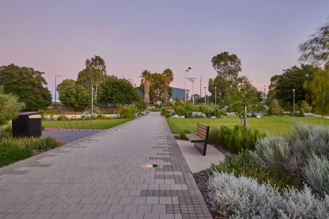 公園人行步道 澳州伯斯社區公園景觀建築設計 Australia Perth Landscape Architecture Design Lathlain Park Community Zones/ REALMstudios + Urbis